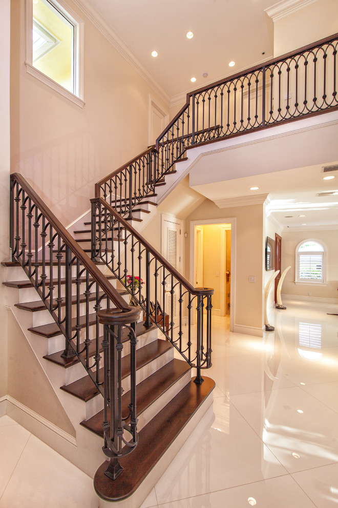 Design ideas for a traditional staircase in Miami.