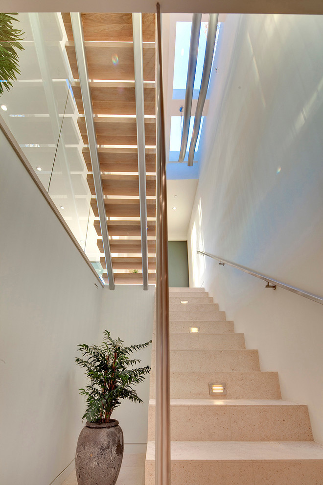 На фото: лестница в стиле модернизм с