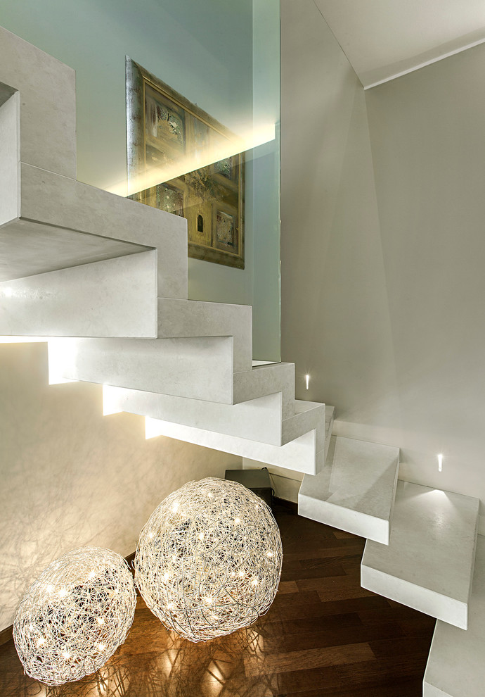 На фото: угловая лестница в современном стиле