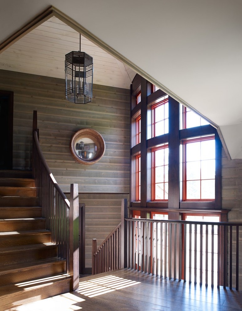 Modelo de escalera en U de estilo americano con escalones de madera y contrahuellas de madera