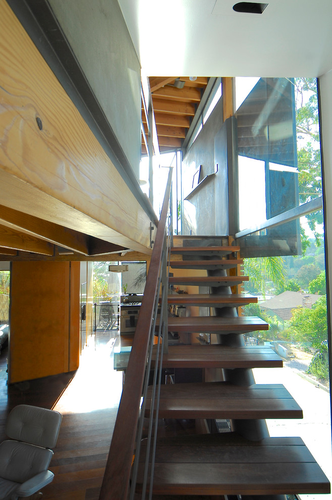 Idées déco pour un escalier sans contremarche flottant contemporain avec des marches en bois.