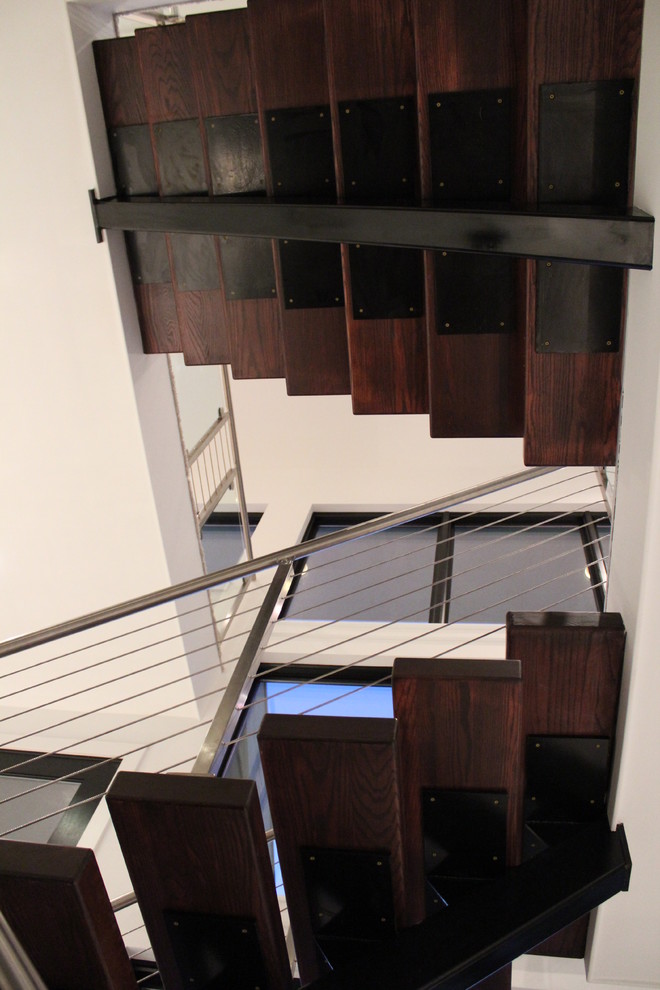 Photo of a contemporary staircase in Cleveland.