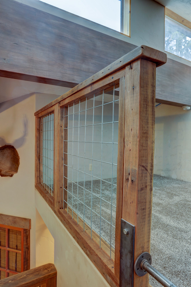 Источник вдохновения для домашнего уюта: маленькая угловая металлическая лестница в стиле рустика с деревянными ступенями и металлическими перилами для на участке и в саду