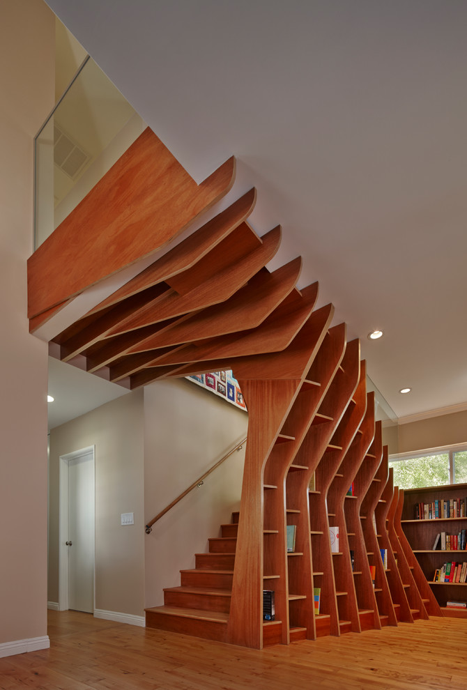 Ejemplo de escalera en U contemporánea pequeña con escalones de madera, contrahuellas de madera y barandilla de madera