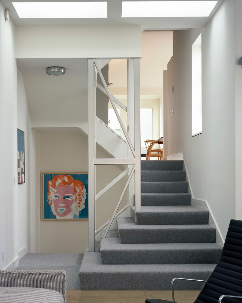 Gerade, Mittelgroße Moderne Treppe mit Teppich-Treppenstufen und Teppich-Setzstufen in San Francisco