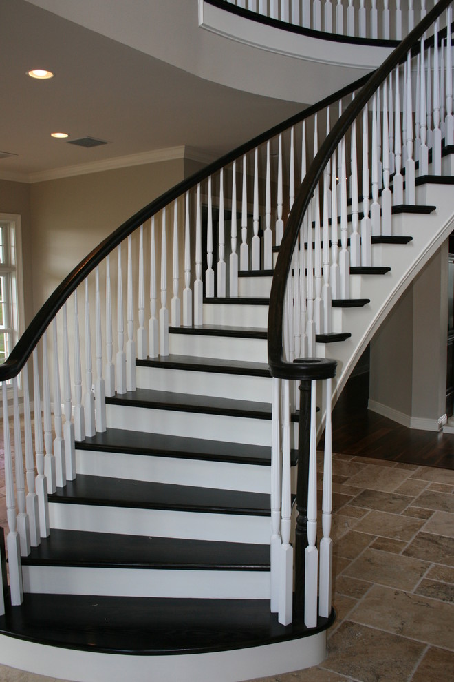 Staircase - traditional staircase idea in Tampa