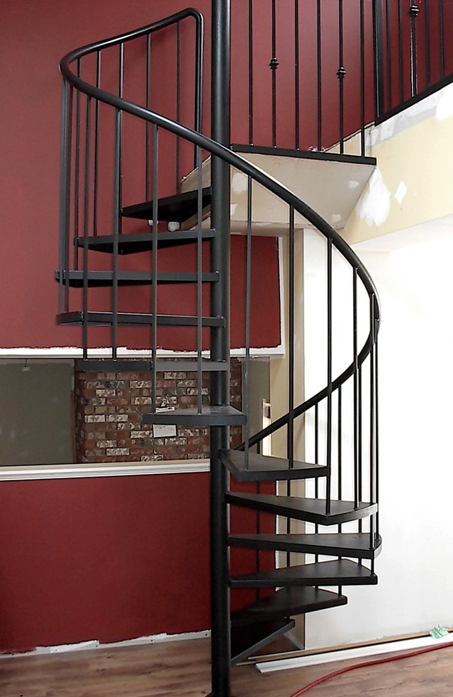Пример оригинального дизайна: винтовая лестница среднего размера в современном стиле с металлическими ступенями без подступенок