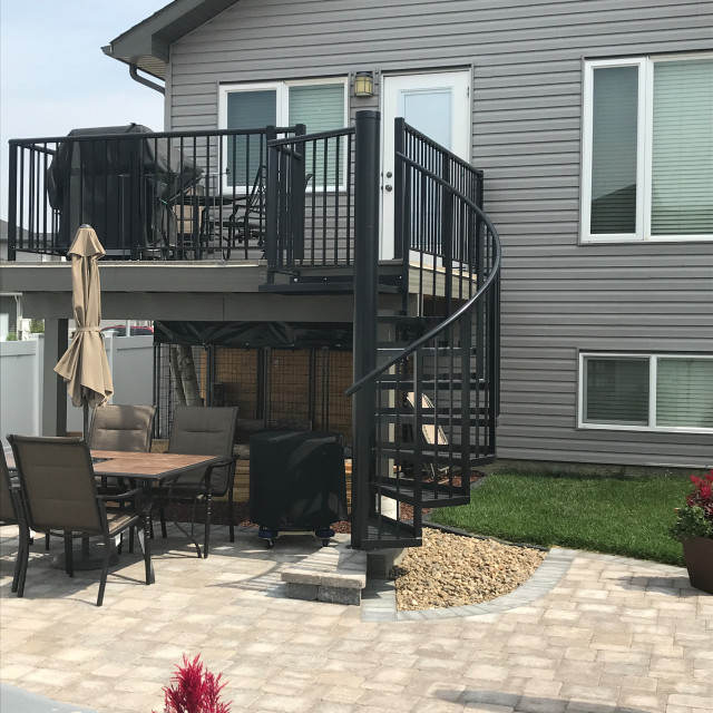 Spiral Stairs Moderne Escalier Calgary par RailPro Houzz