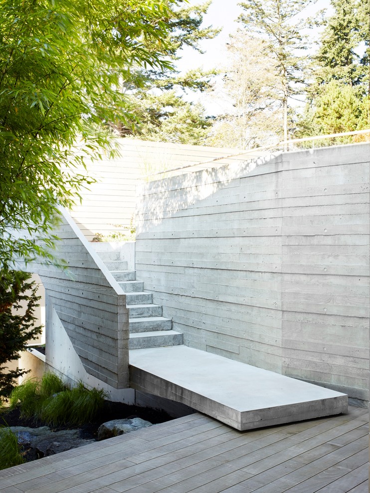 Design ideas for an expansive modern concrete l-shaped staircase in Vancouver with concrete risers.