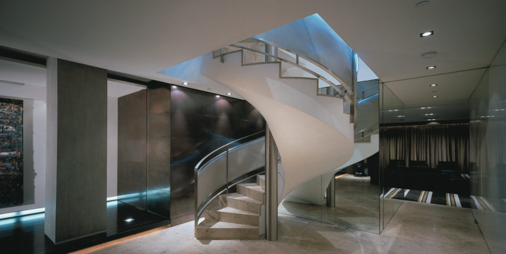 メルボルンにある高級な中くらいなコンテンポラリースタイルのおしゃれならせん階段 (コンクリートの蹴込み板) の写真
