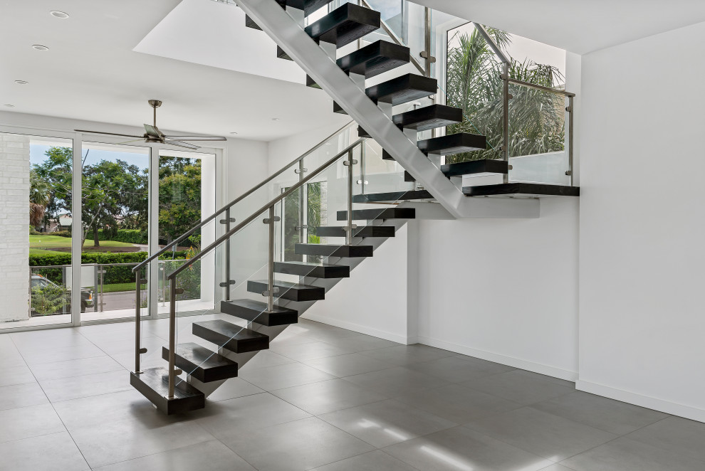 Diseño de escalera contemporánea grande