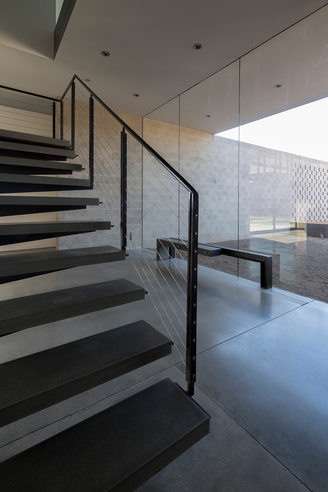 Réalisation d'un escalier sans contremarche flottant minimaliste en béton de taille moyenne.