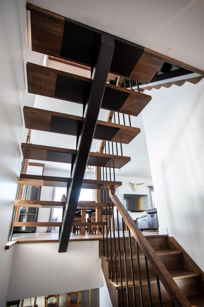 Свежая идея для дизайна: п-образная лестница в стиле модернизм с деревянными ступенями и перилами из смешанных материалов без подступенок - отличное фото интерьера