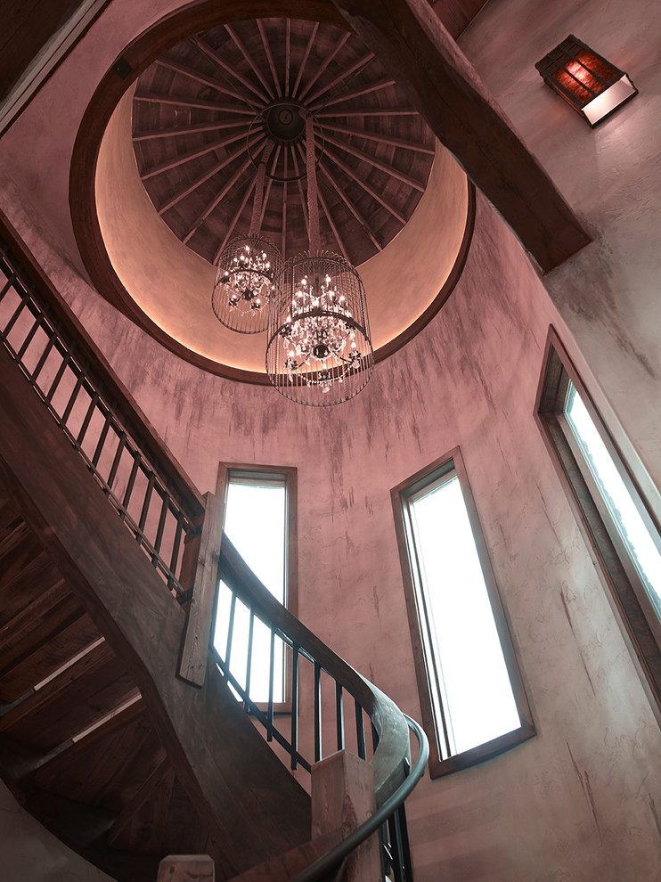 Cette image montre un très grand escalier courbe minimaliste avec des marches en bois et des contremarches en bois.