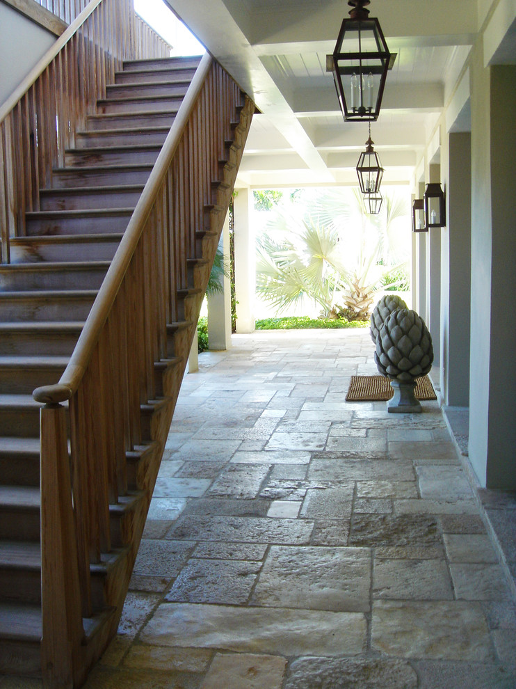 Example of an island style staircase design in New Orleans