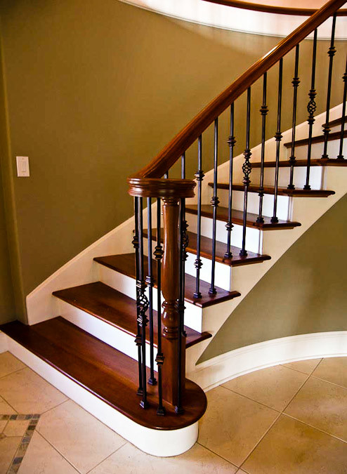 Diseño de escalera curva tradicional