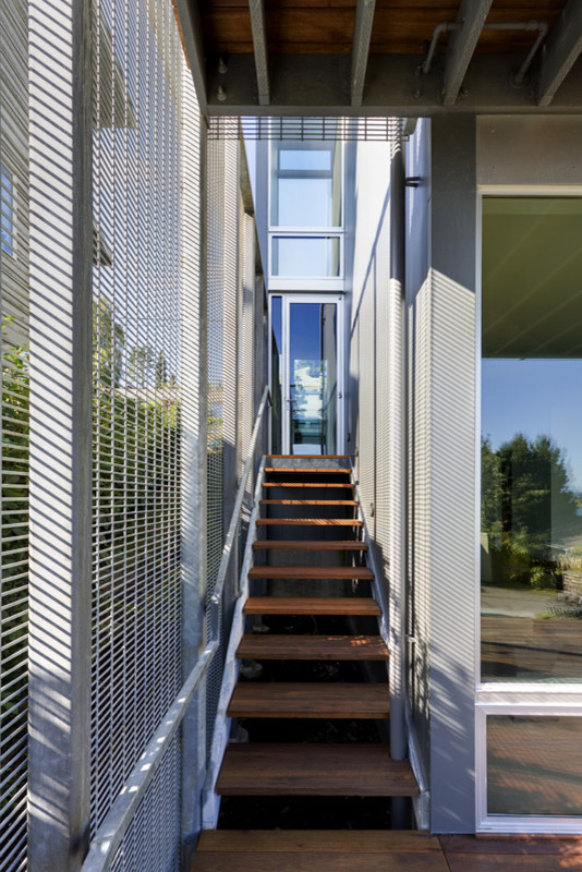 Idée de décoration pour un escalier minimaliste.