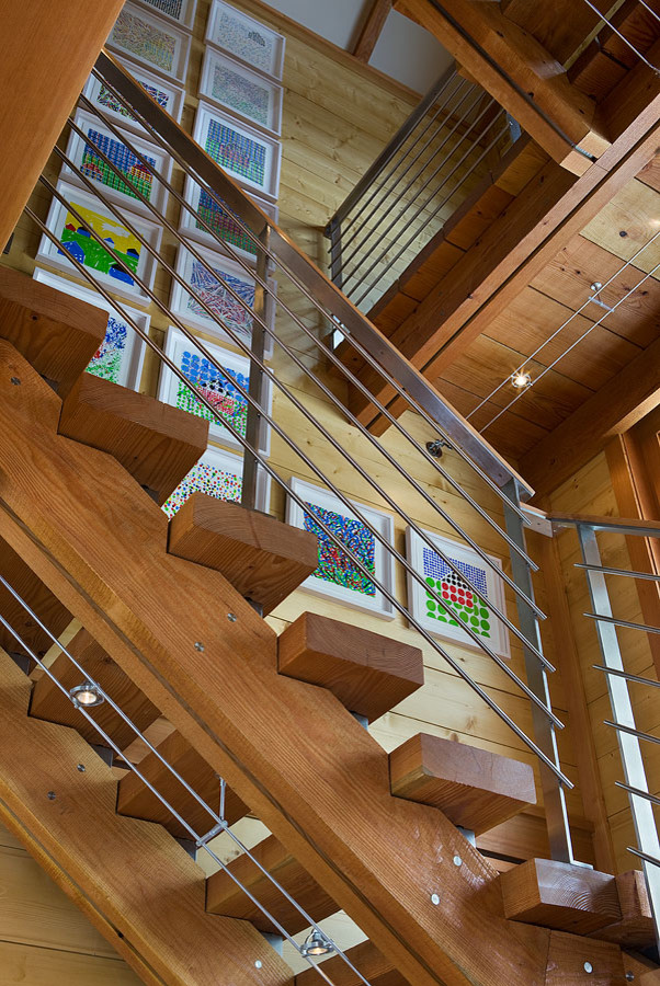 Große Moderne Holztreppe in U-Form mit offenen Setzstufen in Sonstige