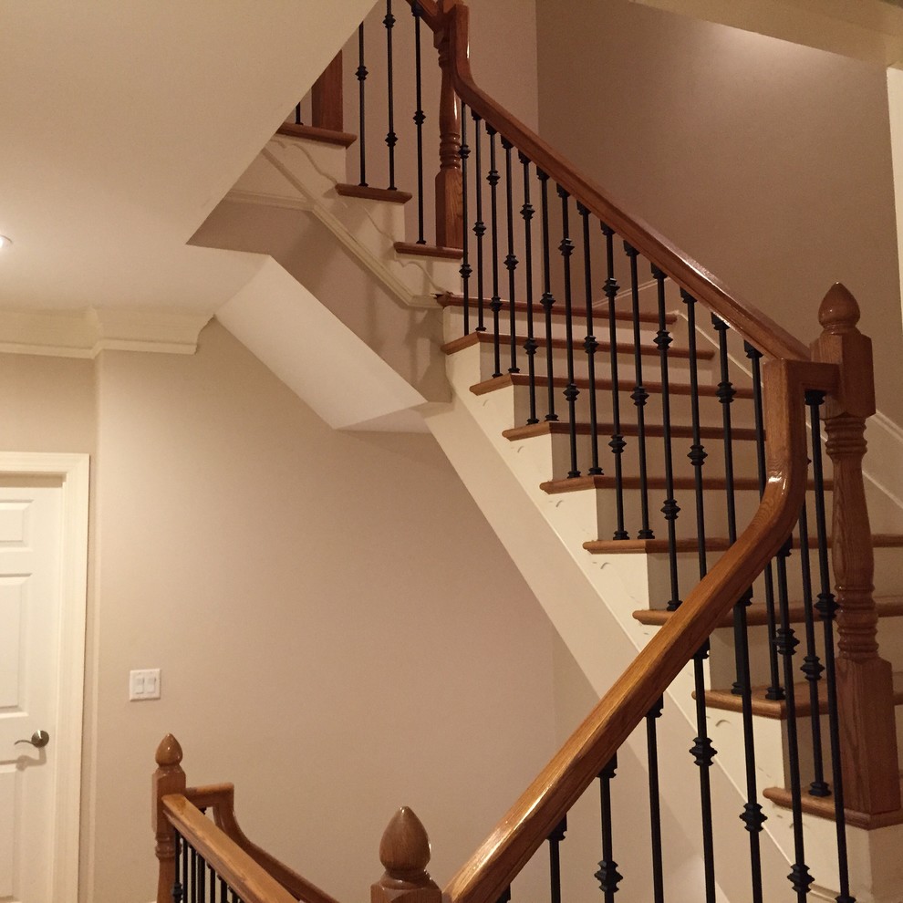 Staircase - traditional staircase idea in Atlanta