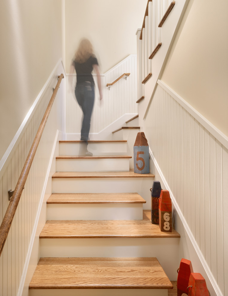 Idées déco pour un escalier éclectique avec des marches en bois.