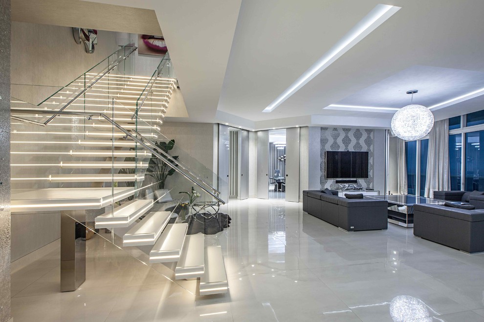 Schwebende, Große Moderne Treppe mit offenen Setzstufen in Miami