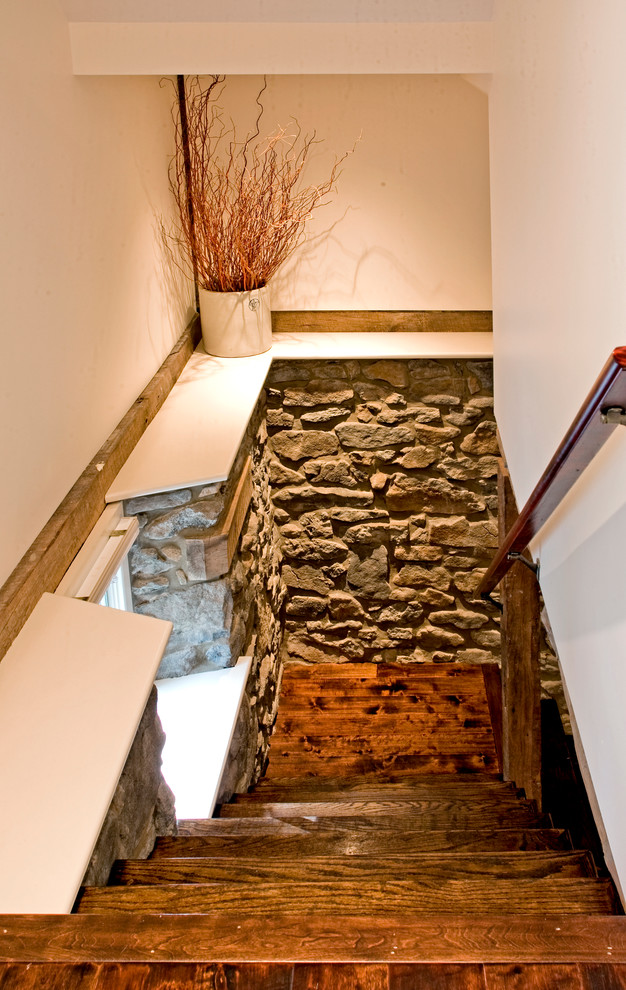 Exemple d'un grand escalier nature en L avec des marches en bois.
