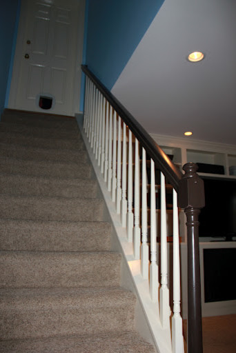 他の地域にあるトラディショナルスタイルのおしゃれな階段の写真