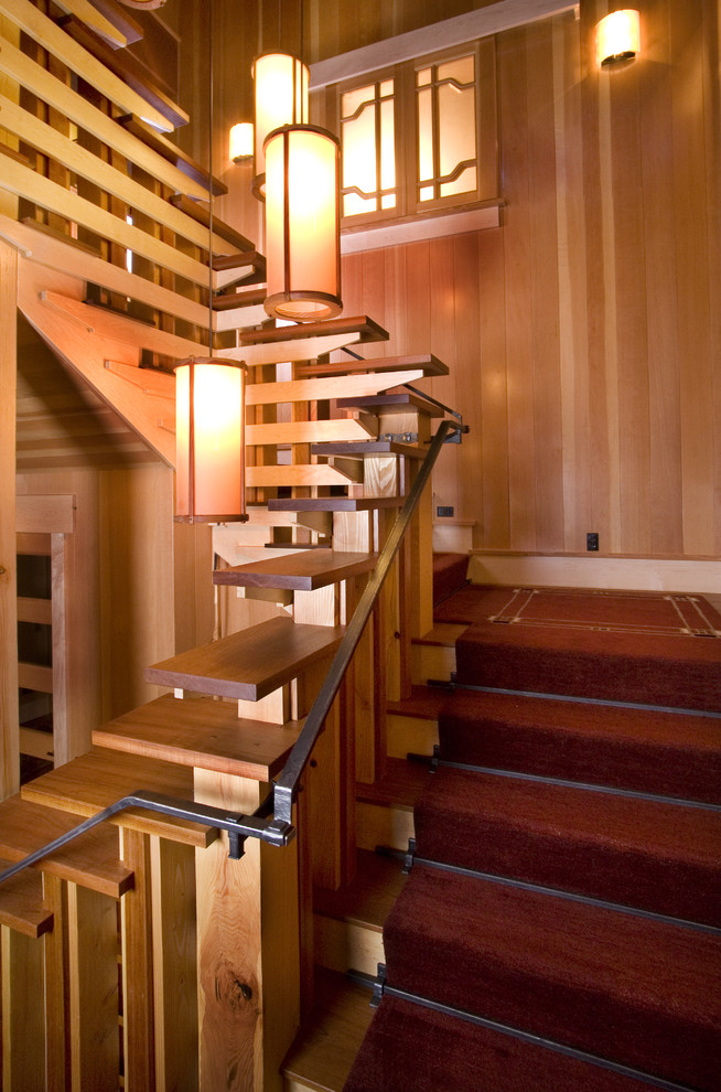 Cette photo montre un escalier éclectique avec des marches en bois et des contremarches en bois.