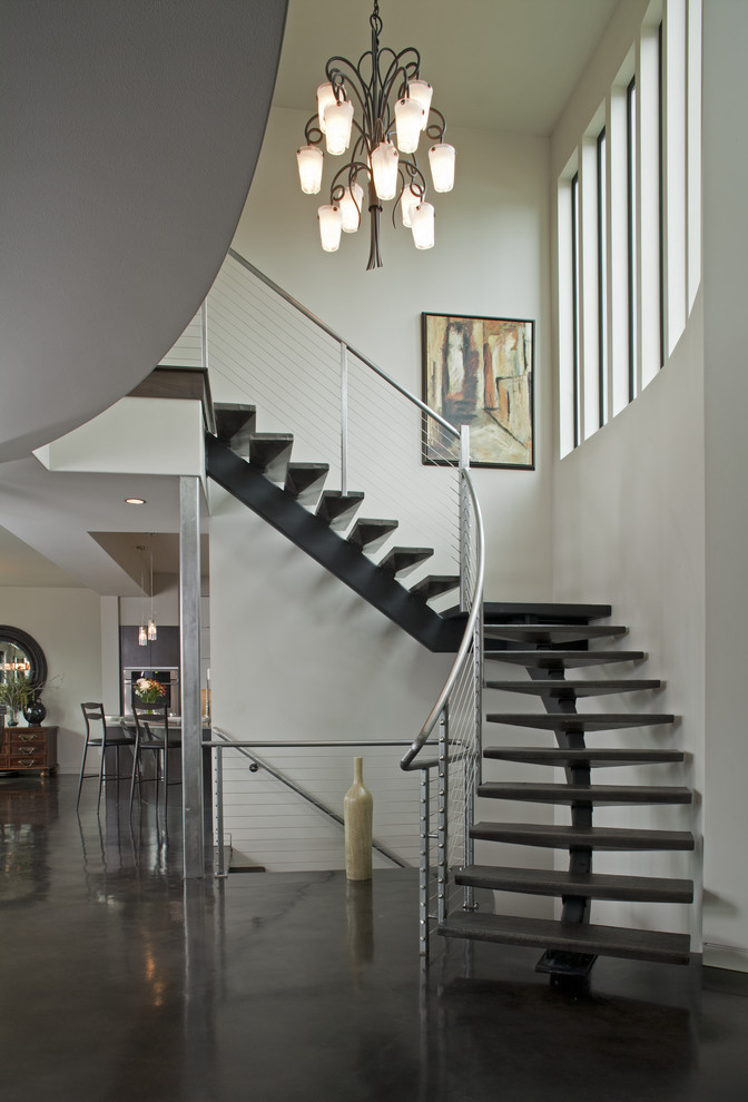 На фото: лестница в современном стиле без подступенок с