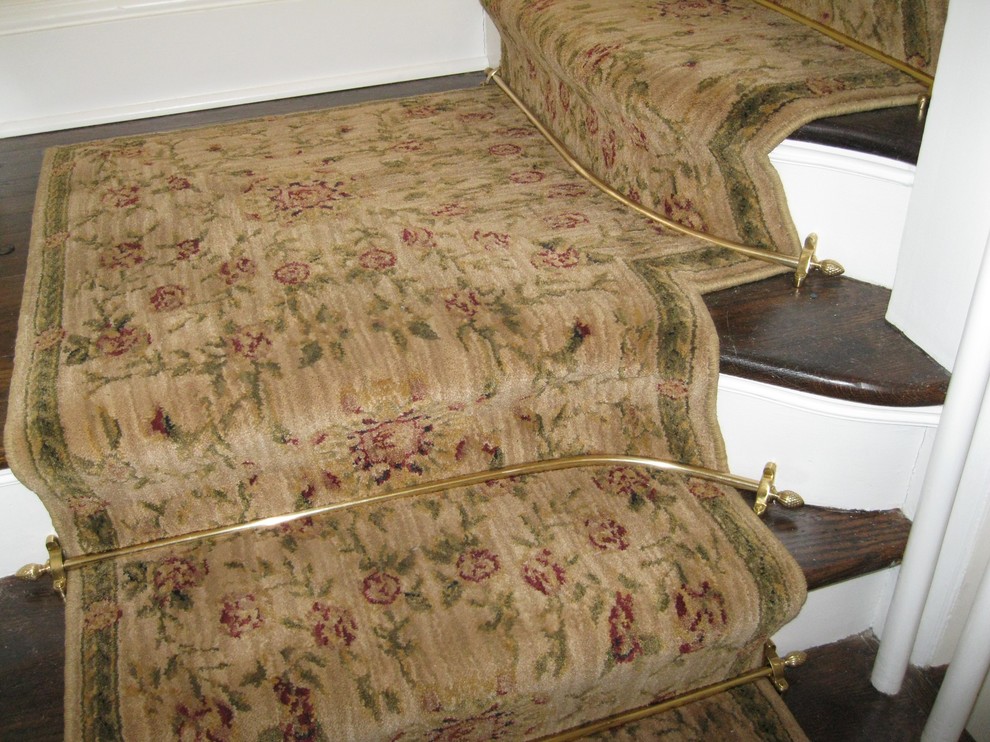 Staircases featuring runners and Zoroufy stair rods Staircase Other