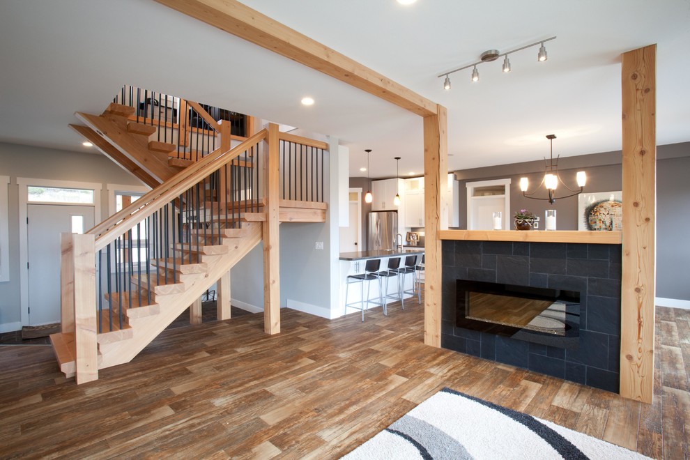 Idée de décoration pour un escalier craftsman en U de taille moyenne avec des marches en bois, des contremarches en bois et éclairage.