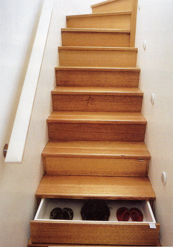 Свежая идея для дизайна: прямая лестница в стиле кантри - отличное фото интерьера