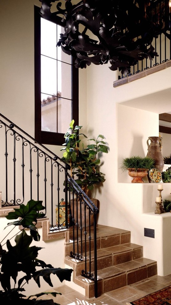Источник вдохновения для домашнего уюта: угловая металлическая лестница в стиле фьюжн с ступенями из плитки