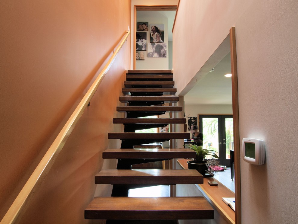 This is an example of a modern staircase in Portland.
