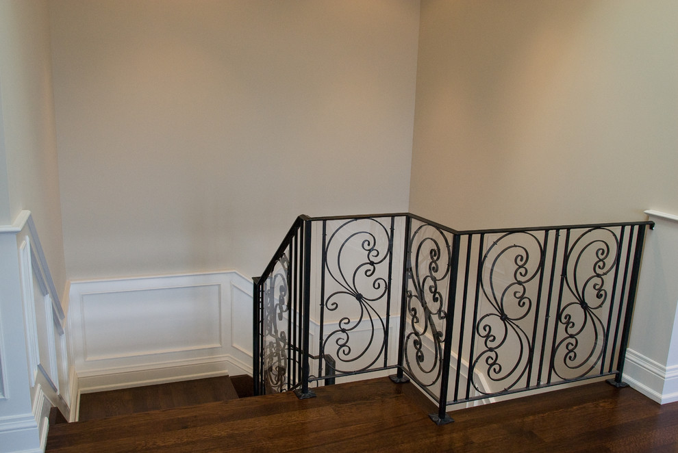 Idée de décoration pour un escalier courbe tradition avec des marches en métal et des contremarches en métal.