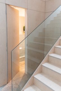 Стекло в изготовлении лестниц: особенности — Лестницы под заказ от компании OMAN