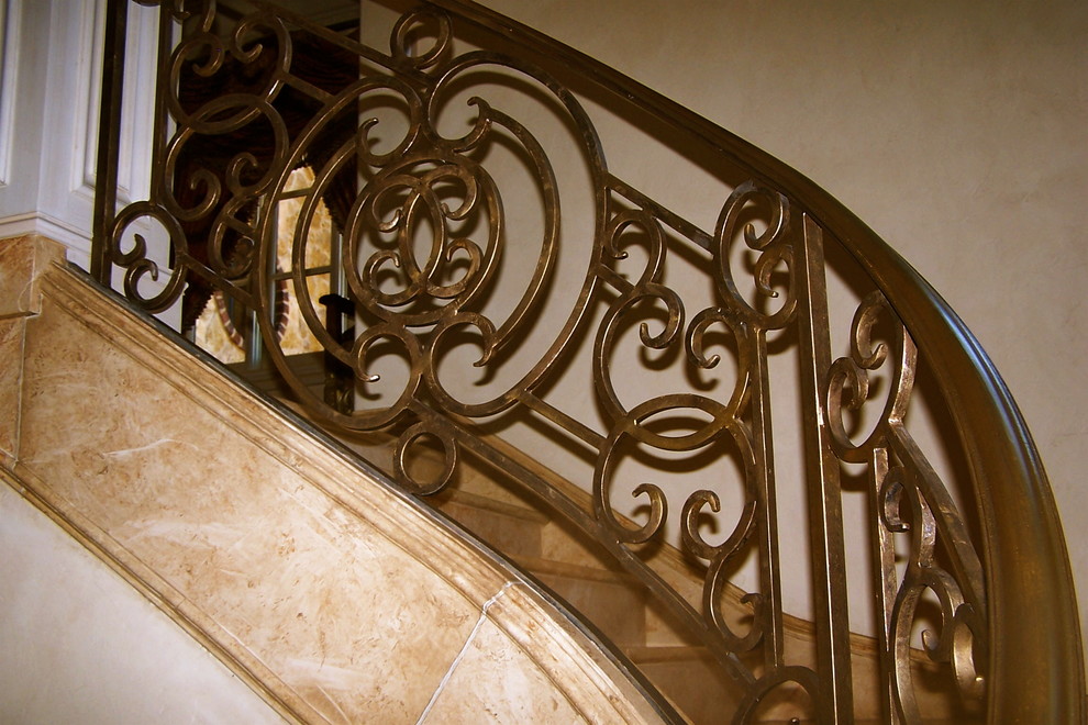 Staircase - traditional staircase idea in Dallas