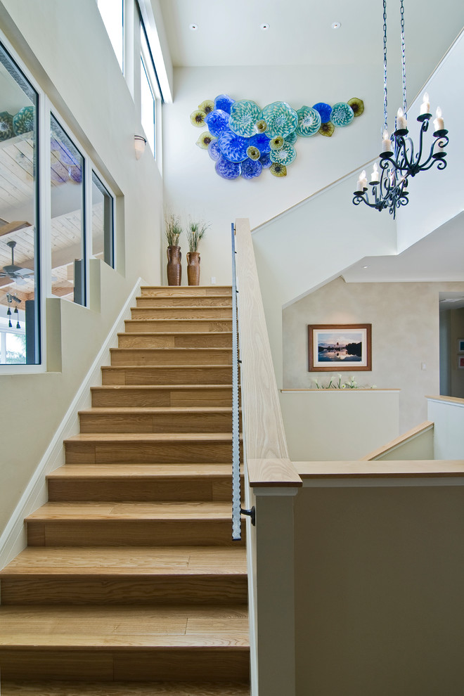 Cette photo montre un petit escalier tendance en L avec des marches en bois et des contremarches en bois.