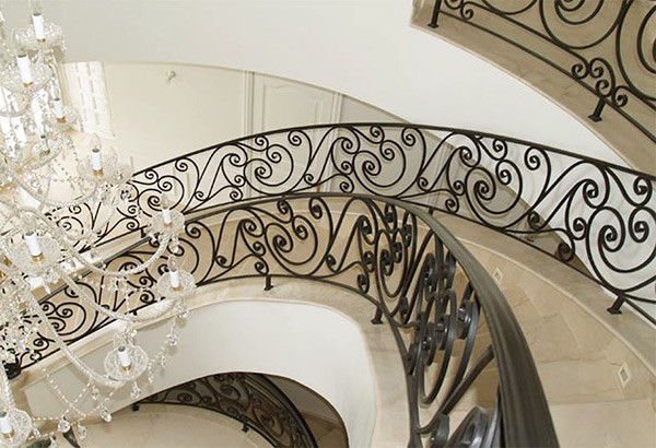 Inspiration pour un escalier hélicoïdal victorien avec des marches en métal et des contremarches en métal.