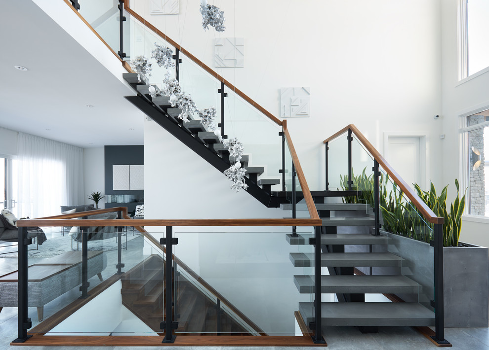 Modelo de escalera suspendida minimalista grande con escalones de hormigón y barandilla de varios materiales