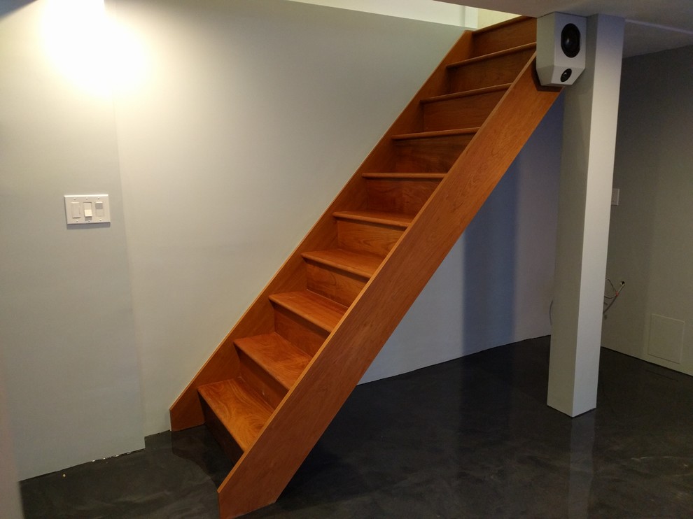 Idee per una scala a rampa dritta chic di medie dimensioni con alzata in legno e pedata in legno