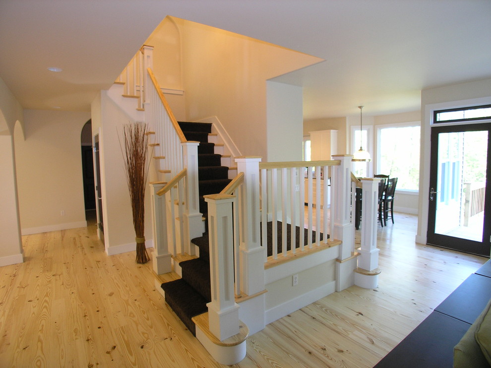 Design ideas for a traditional staircase in Grand Rapids.