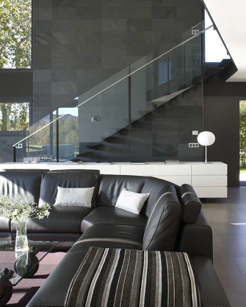 Schwebende, Mittelgroße Moderne Metalltreppe mit offenen Setzstufen in Sonstige