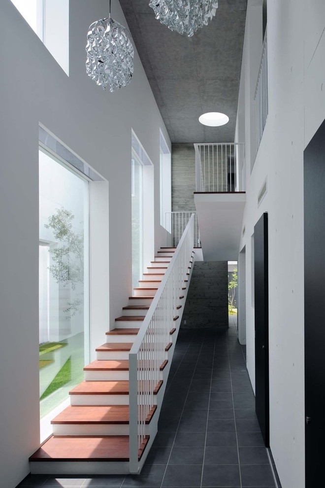Идея дизайна: большая прямая бетонная лестница в современном стиле с деревянными ступенями