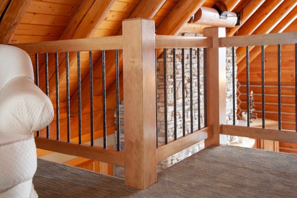 Идея дизайна: прямая деревянная лестница среднего размера в стиле рустика с деревянными ступенями и металлическими перилами