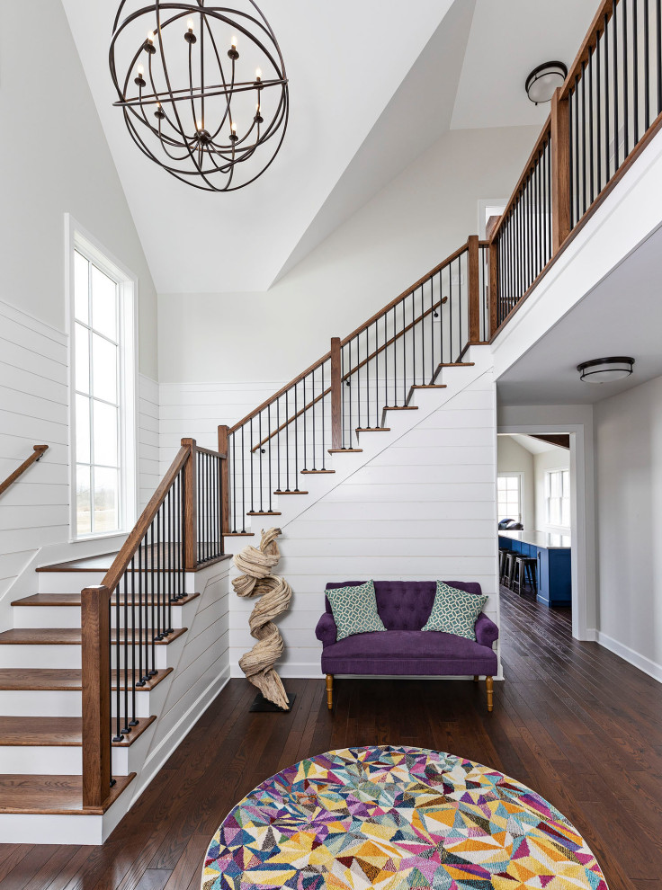 Diseño de escalera en L de estilo americano con escalones de madera, contrahuellas de madera y barandilla de madera