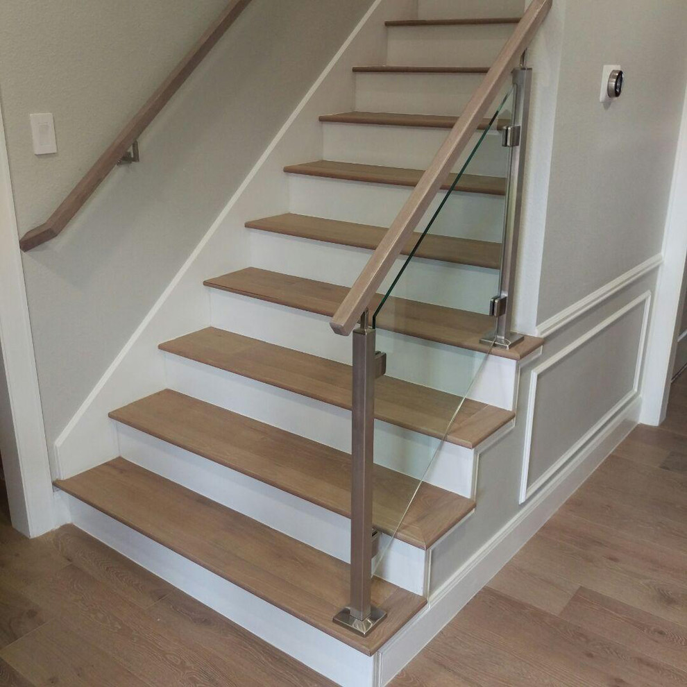 Example of a minimalist staircase design in Houston
