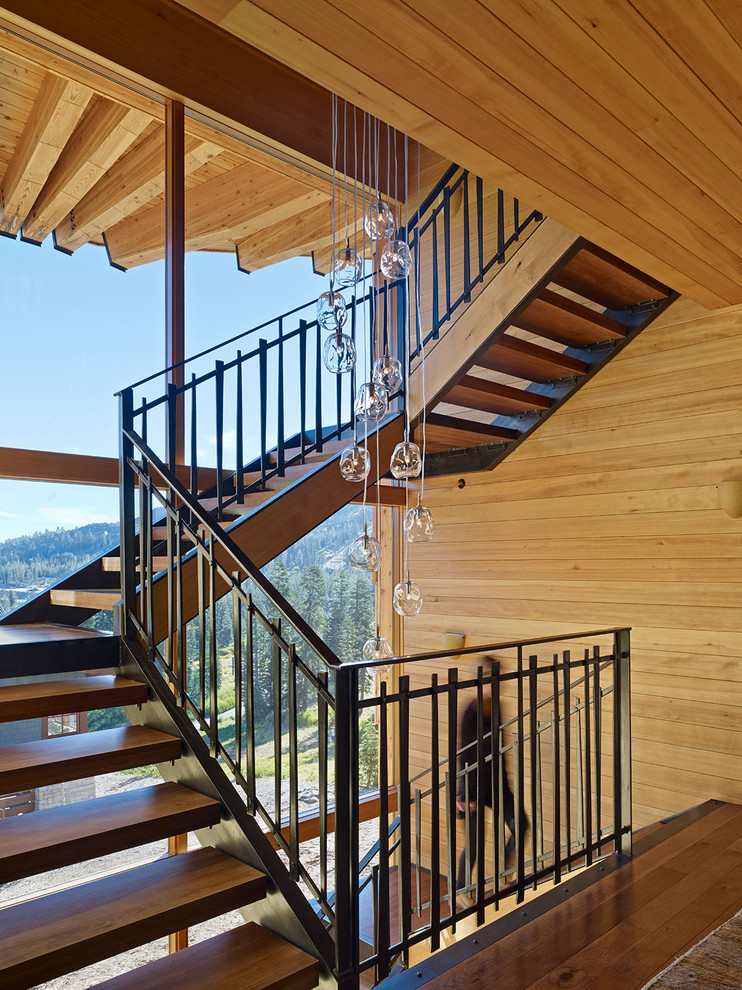 Diseño de escalera en U rústica de tamaño medio sin contrahuella con escalones de madera