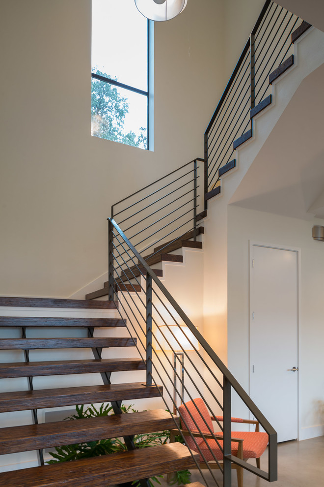 Staircase - contemporary staircase idea in Austin