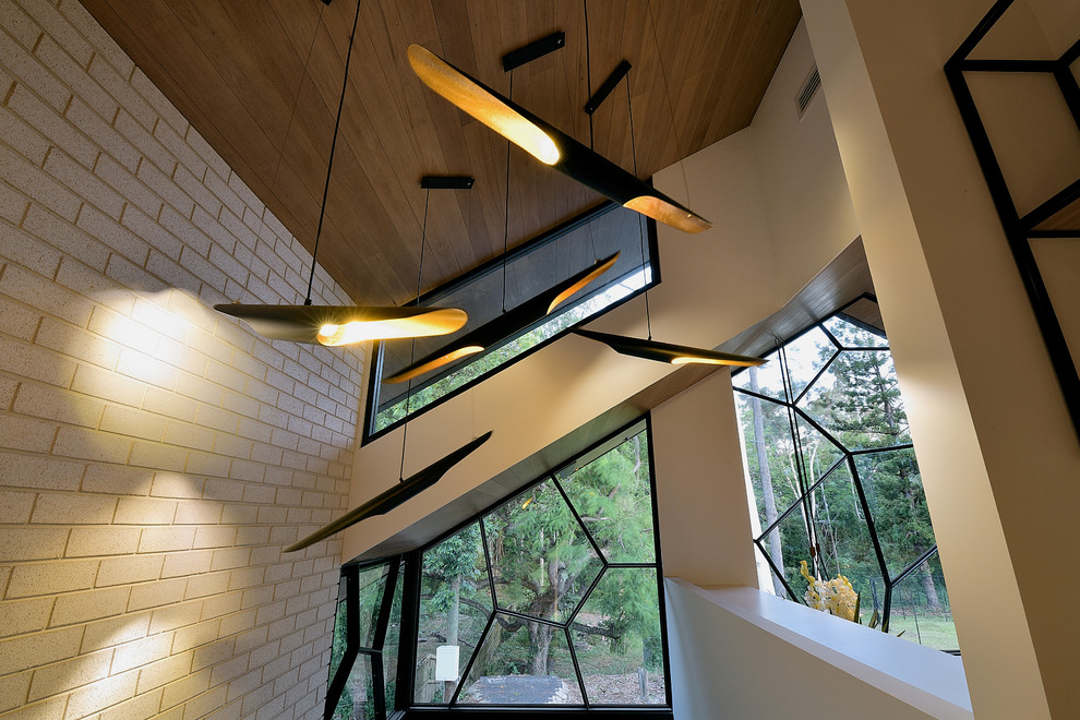Gerade Moderne Holztreppe mit Holz-Setzstufen in Brisbane